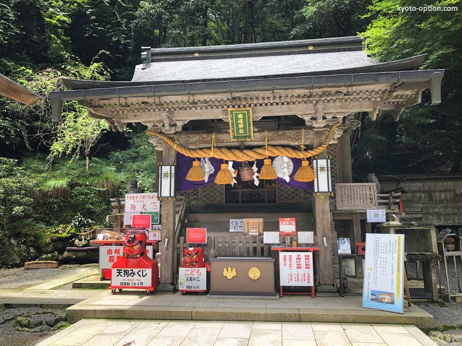 Edificio principal del santuario Yuki Jinja del templo Kurama-dera (Kioto)
