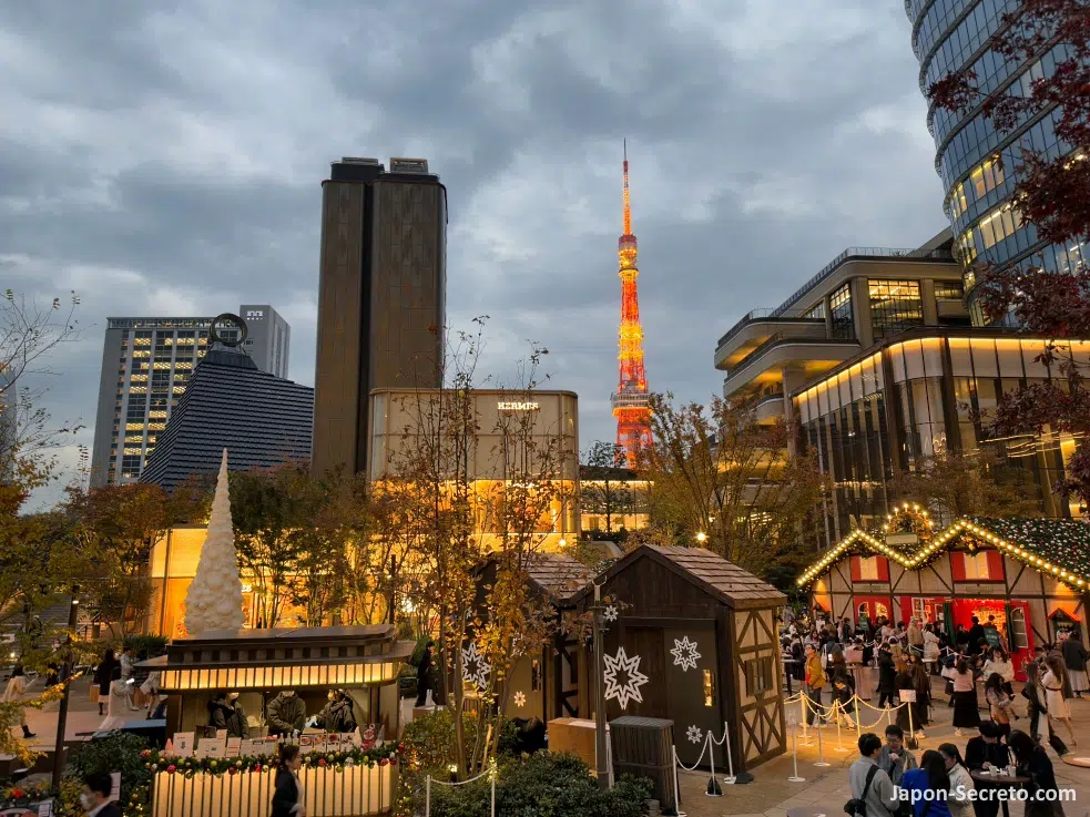 Luces de navidad en Tokio: mercadillo navideño en Azabudai Hills