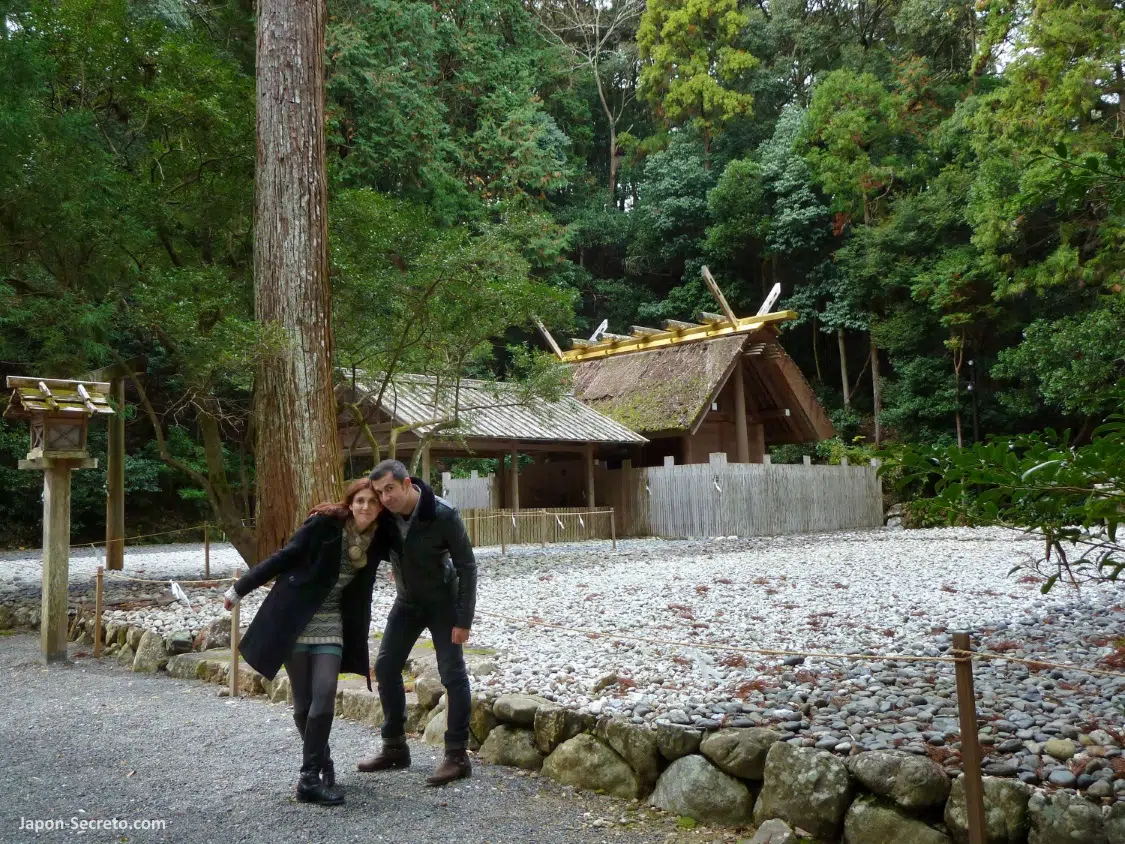 Santuario Tsuchi No Miya (豊受大神宮別宮 土宮), en los terrenos interiores del Geku (外宮) o Santuario Exterior de Ise Jingu