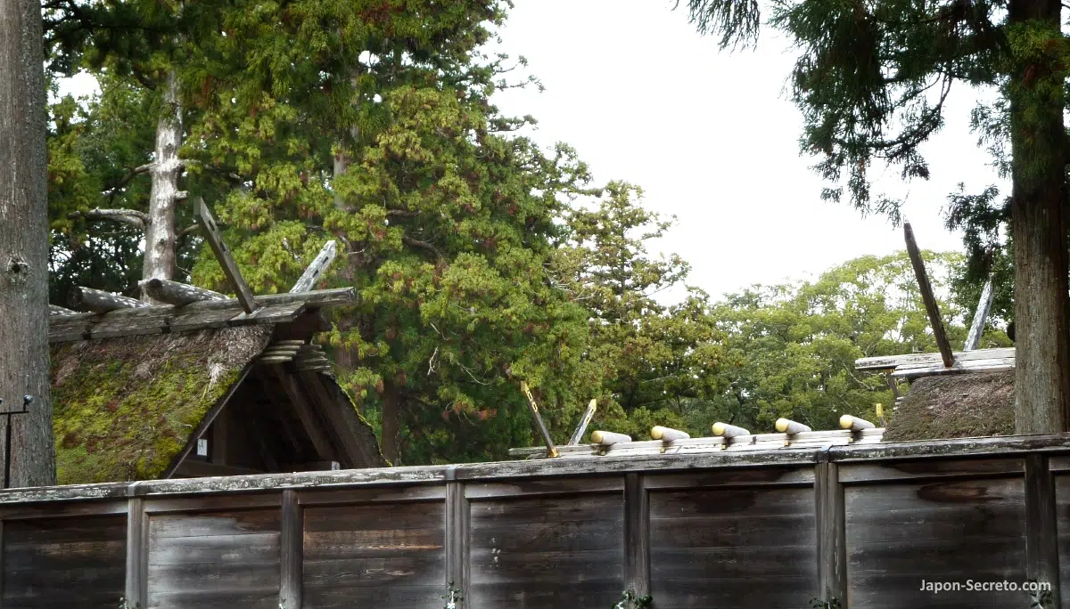 Tejado del edificio principal del Geku (外宮) o Santuario Exterior de Ise Jingu