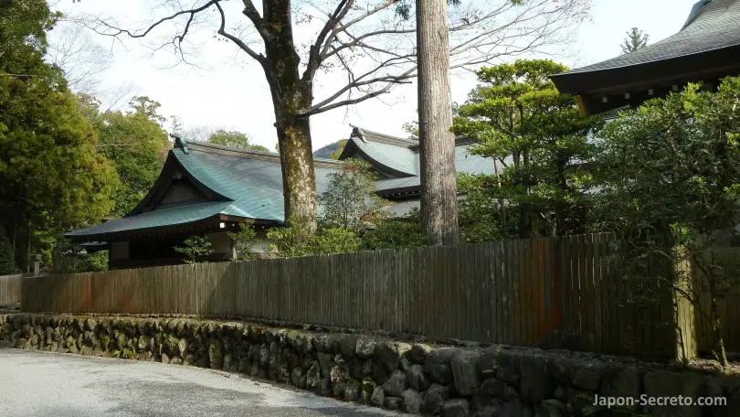 Edificios en los terrenos del Naiku (内宮) o Santuario Interior