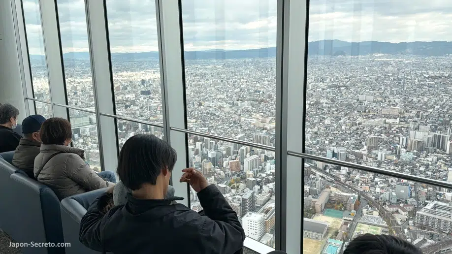 Vista desde lo alto del rascacielos Abeno Harukas (あべのハルカス) de Tennoji, Osaka