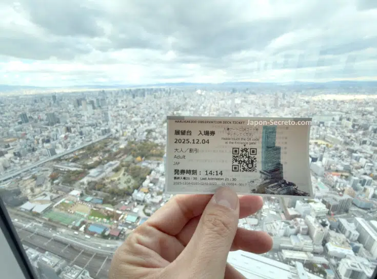 Entrada para subir a lo alto del rascacielos Abeno Harukas (あべのハルカス) de Tennoji, Osaka