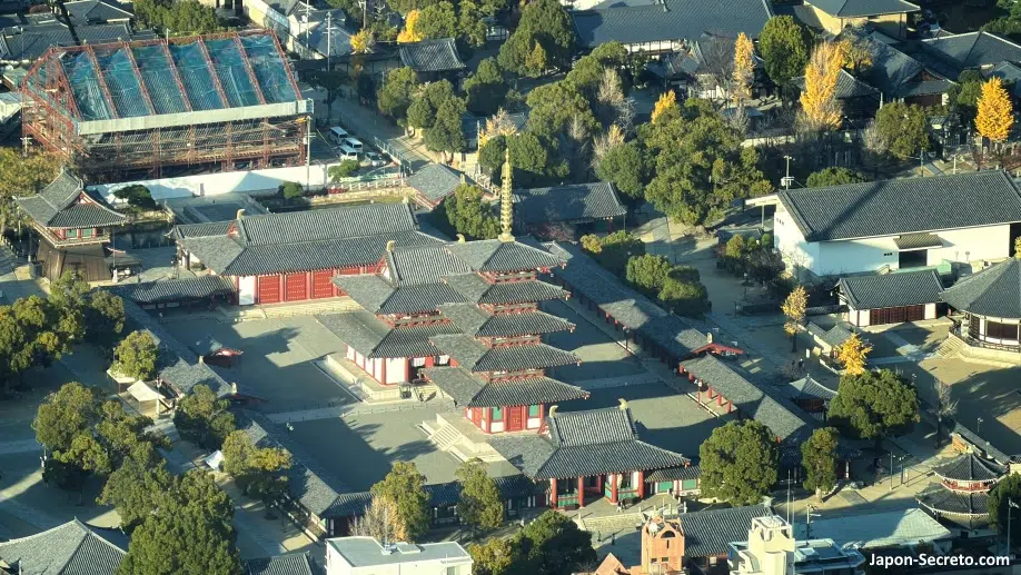 Vista del templo Shitennoji (四天王寺) del distrito de Tennoji, en Osaka, desde lo alto del rascacielos Abeno Harukas (あべのハルカス)
