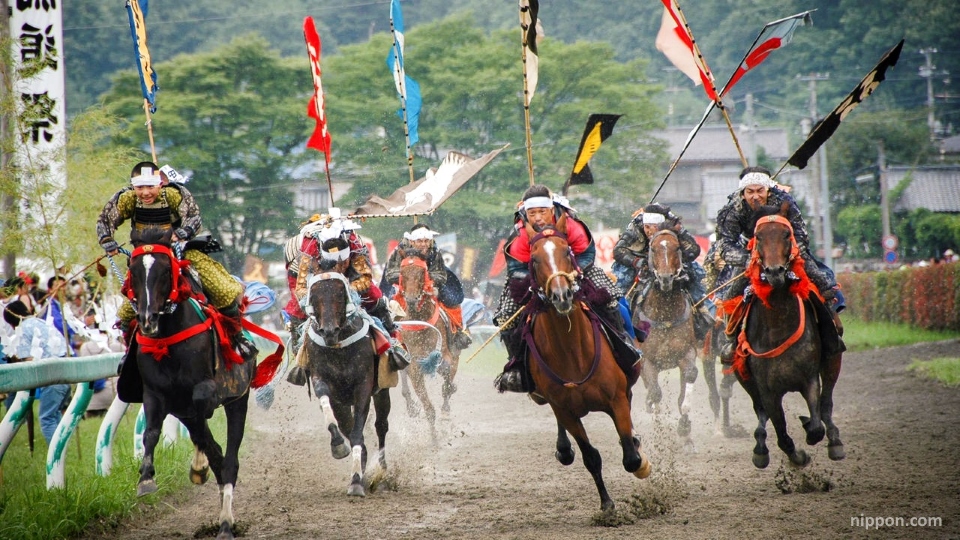 Carrera tradicional de caballos en Japón (競べ馬, kurabe uma)