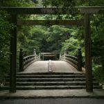 Ise Jingu (伊勢神宮): cómo llegar, qué ver, por qué está prohibido, el lugar más sagrado de Japón. foto: puente Kazahinominomiya (風日祈宮橋), que cruza el río Shimamichi