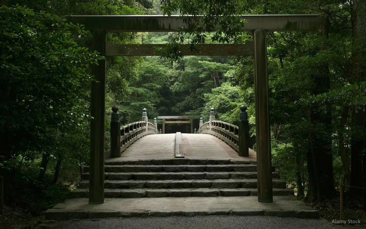 Ise Jingu (伊勢神宮): cómo llegar, qué ver, por qué está prohibido, el lugar más sagrado de Japón. foto: puente Kazahinominomiya (風日祈宮橋), que cruza el río Shimamichi
