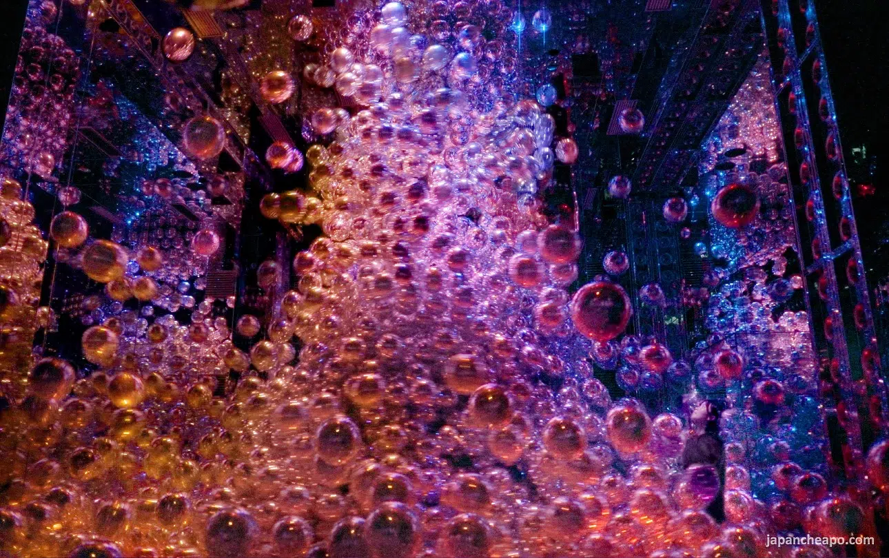 Continuum del teamLab Kyoto Biovortex, museo inmersivo interactivo de arte digital en Kioto