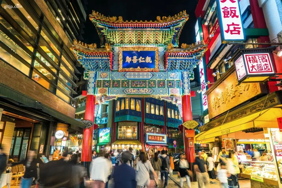 Chinatown o barrio chino de Yokohama (横浜中華街, Yokohama Chukagai) por la noche