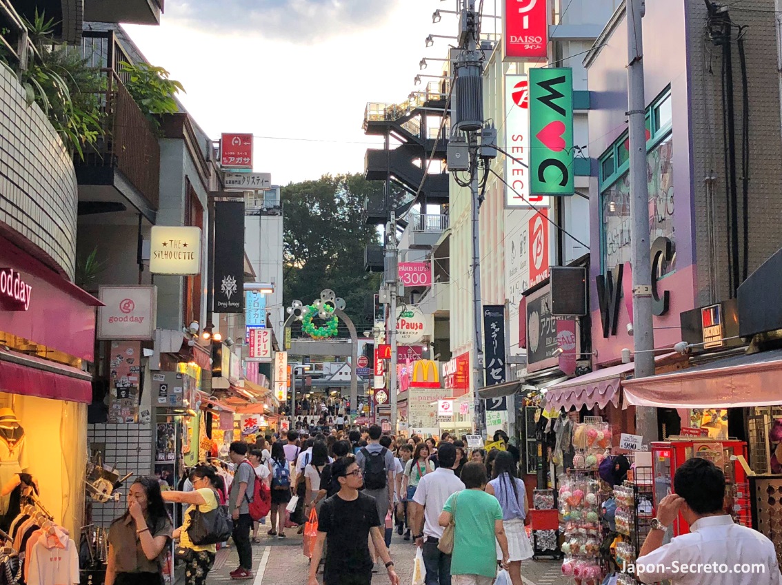 Tiendas en la calle Takeshita (Harajuku, Tokio)