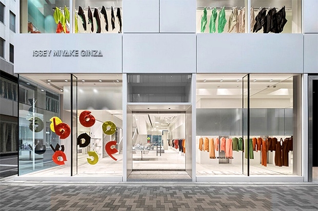 Marcas de ropa japonesas en Japón y tiendas: tienda principal (flagship store) de Issey Miyake en Ginza (Tokio)