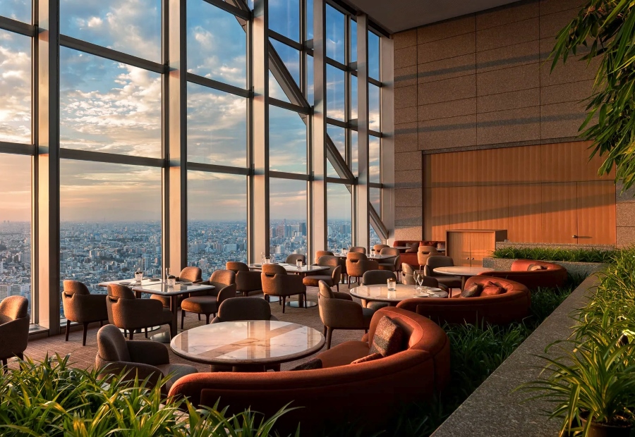 Vistas de Tokio desde el New York Bar del lujoso hotel Park Hyatt Tokyo en Shinjuku