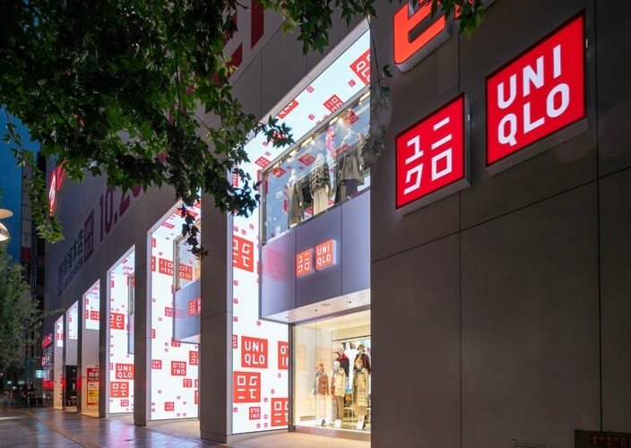 Marcas de ropa japonesas en Japón y tiendas: tienda Uniqlo en Shinjuku (Tokio)