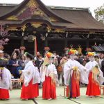 Baifūsai (梅風祭), festival tradicional celebrado en el santuario Kitano Tenmangu en marzo para dar la bienvenida a la primavera y las flores de ciruelo, y para rezar a Tenjin pidiendo salud y éxito en los estudios