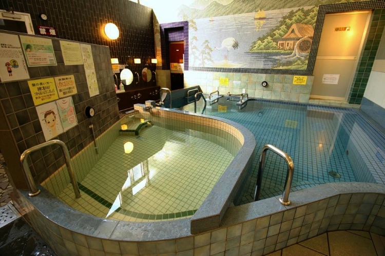 Sentō Kugaharayu. Onsen tattoo friendly en Tokio donde bañarse con tatuajes