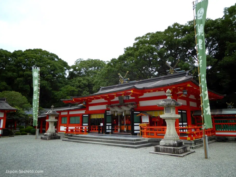 Edificio principal del santuario Hayatama Taisha en la ciudad de Shingū (Wakayama), en la peregrinación Kumano Kodo