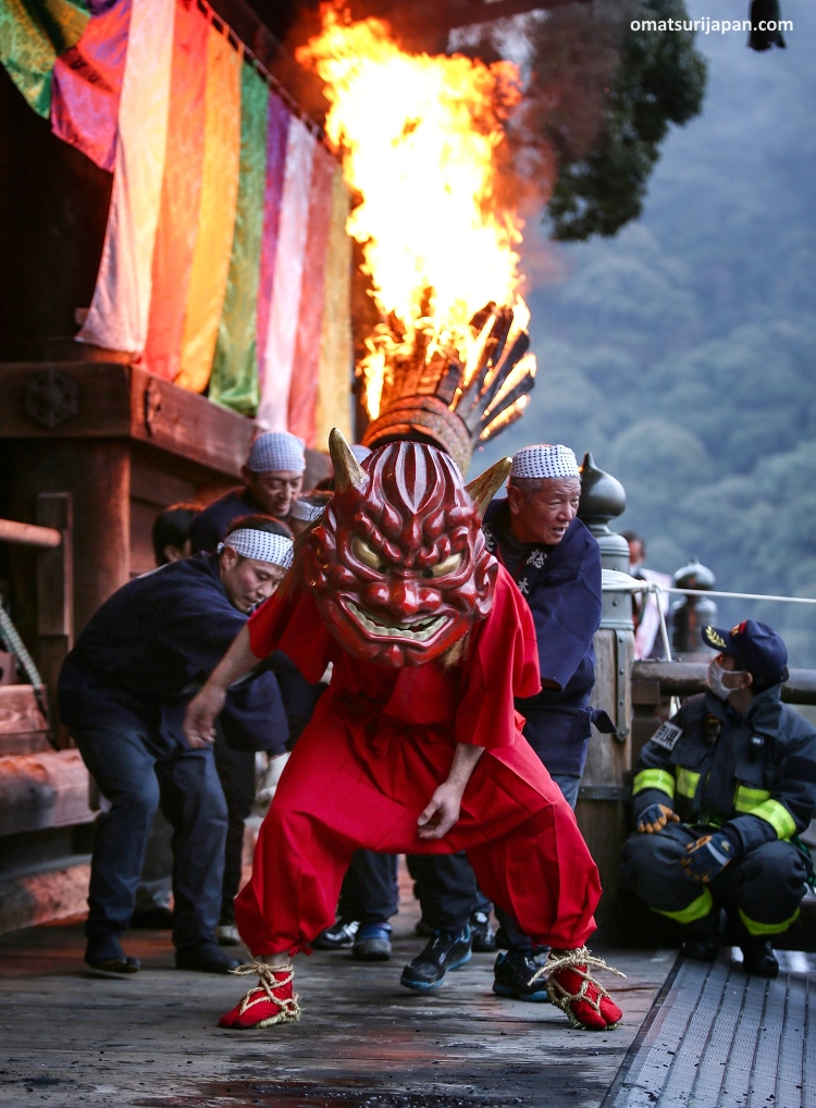 Festival Dadaoshi (だだおし): ritual de fuego de Nara que expulsa demonios en el templo Hasedera de Sakurai