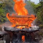 Incendio del pabellón Reikado en el templo Daisoin del Monte Misen (isla de Miyajima)