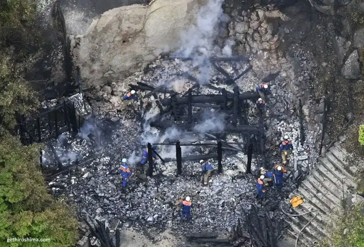 Pabellón Reikado en el templo Daisoin del Monte Misen (isla de Miyajima) completamente destruido por el fuego
