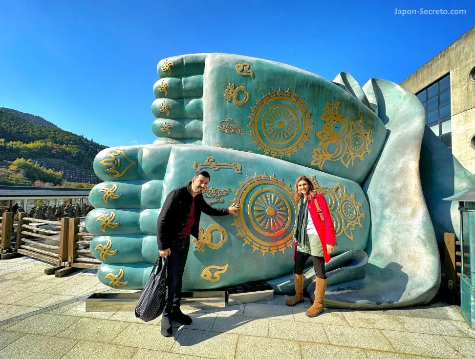 Pies del Buda Gigante recostado de Nanzoin (Fukuoka)
