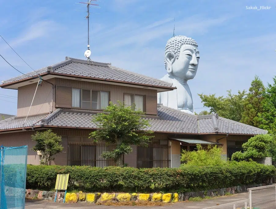 Gran Buda de Hotei (布袋の大仏) en la ciudad de Kōna (江南), prefectura de Aichi