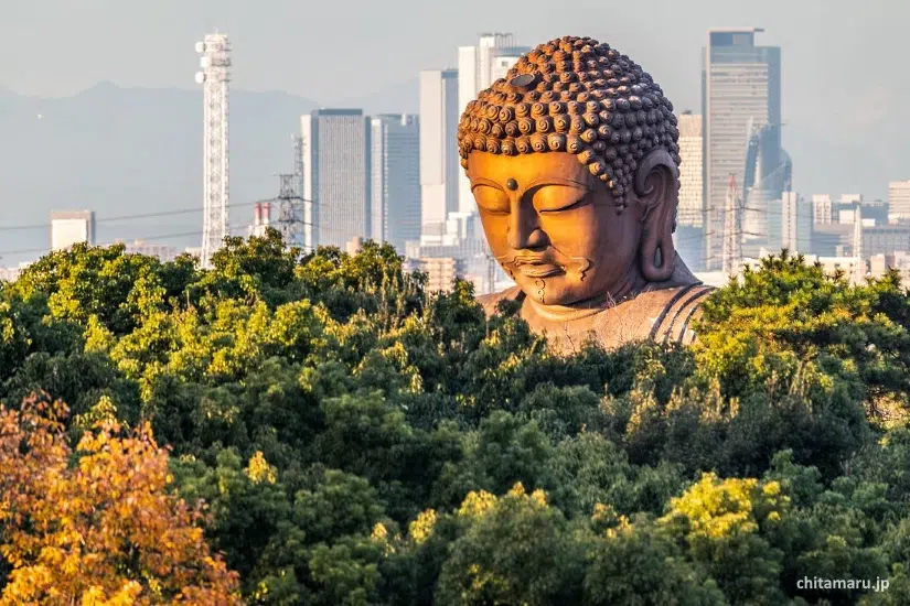 Gran Buda del parque Shurakuen (聚楽園大仏) en Nagoya