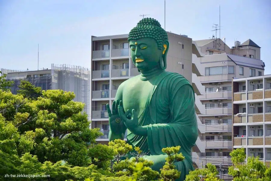 Gran Buda de Nagoya (名古屋大仏), situado en el templo Tōganji
