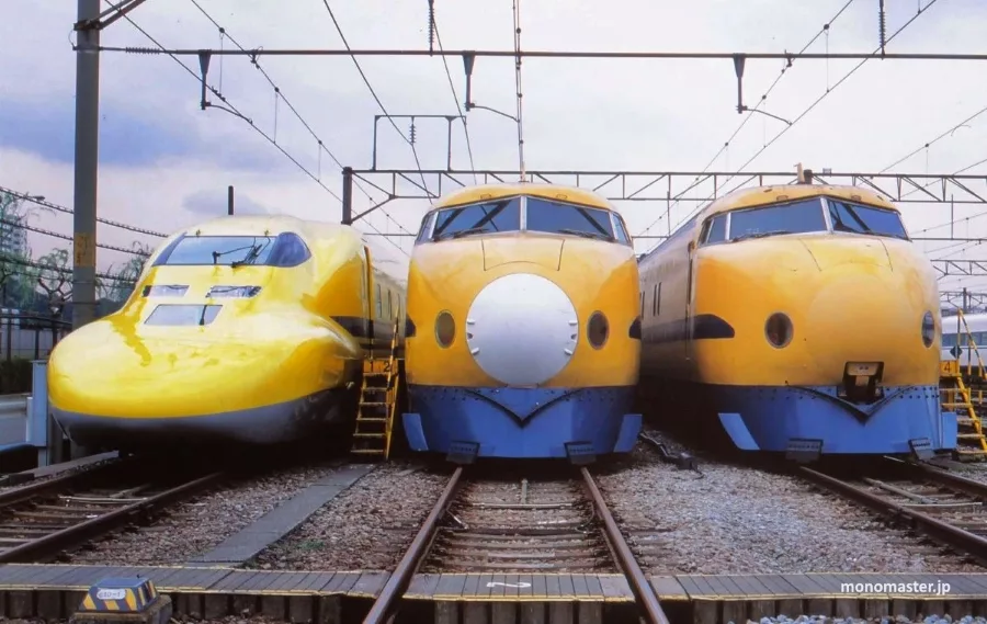 Tres generaciones del Doctor Yellow (ドクターイエロー), el tren Shinkansen amarillo que inspecciona las vías en Japón