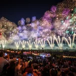 Impresionantes fuegos artificiales durante el festival Hokkoku Hanabi Kanazawa Taikai (北國花火金沢大会), celebrado en agosto