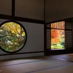 Las famosas dos ventanas del templo Genkōan (源光庵), de Kioto: la ventana de la iluminación (悟りの窓,Satori No Mado) y la ventana de la confusión (迷いの窓, Mayoi No Mado)