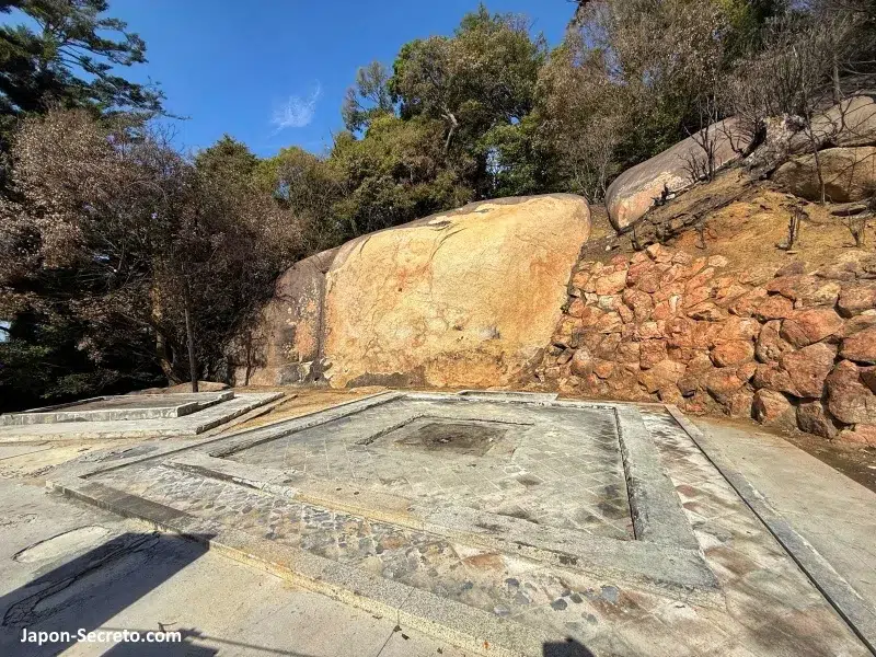 Espacio en el que se encontraba el Pabellón Reikado en el Monte Misen (Miyajima) que quedó completamente destruido por un incendio el 21 de mayo de 2026. Foto de Alberto Vinuesa del 22 de octubre de 2026.